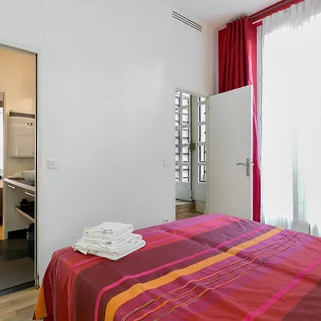 Apartment Le Marais Place Sainte Catherine With Ac